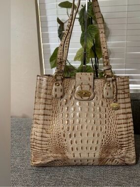 Brahmin | Bags | Euc Brahmin
Tan Crocodile-embossed shoulder bag